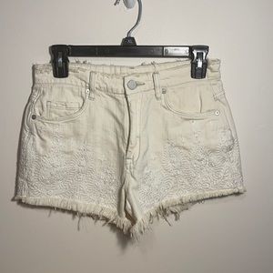 Blank NYC White Jean shorts w/ embroidered detail.